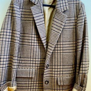 Timeless elegant Rouje blazer, excellent condition, one time used.